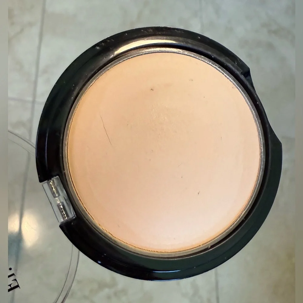 Elizabeth Arden flawless brush brush’s